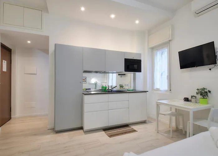 I Host - Cossa 19 מילאנו