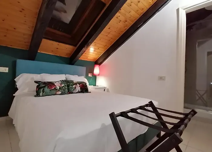 Mercanti Attic Version * Milano