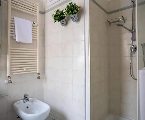 A 10 Min Dal Duomo - Trilocale Moderno Con 3 Letti E 2 Bagni In Citta Studi Апартаменты *