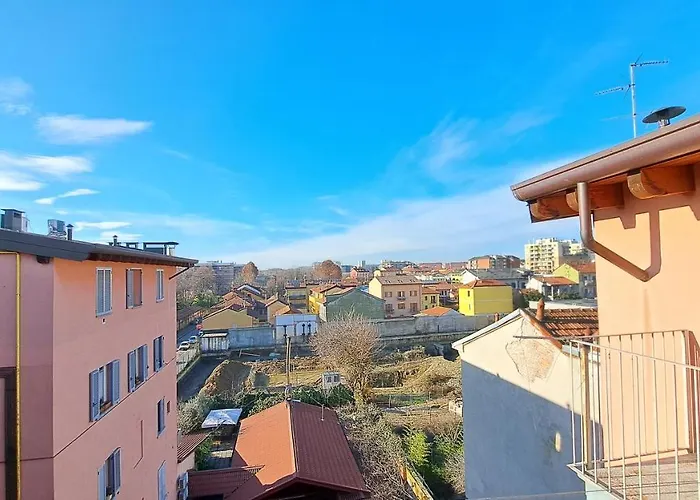 Gorla Skyline - Floor Apartment Milan