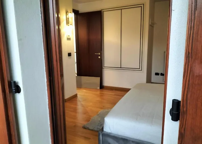 דירה Big Bright Flat In Close To Loreto Square *