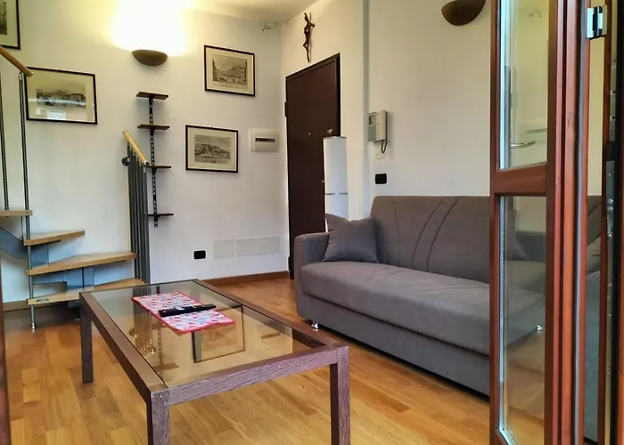 Big Bright Flat In Close To Loreto Square