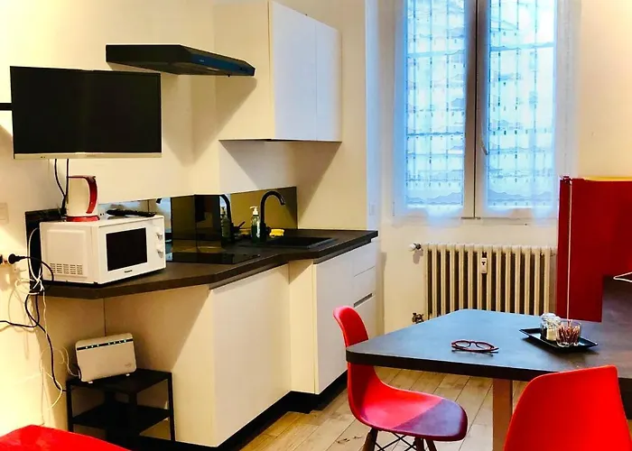 Fully Equipped Design In San Siro Apartament
