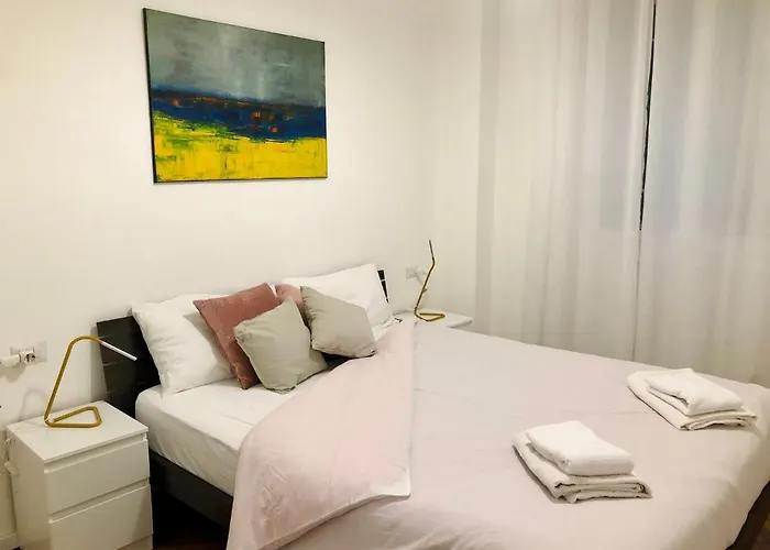 Appartement Lovely 2 With Small Garden Milaan