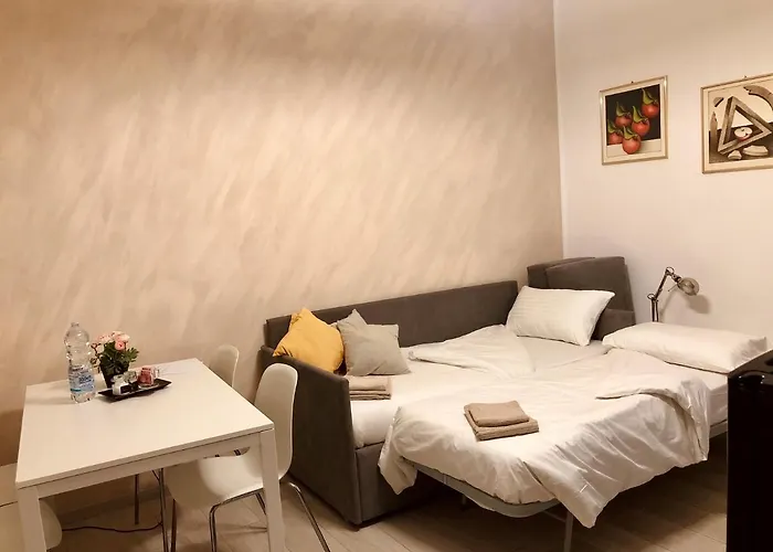 Appartement Lovely 2 With Small Garden Milaan