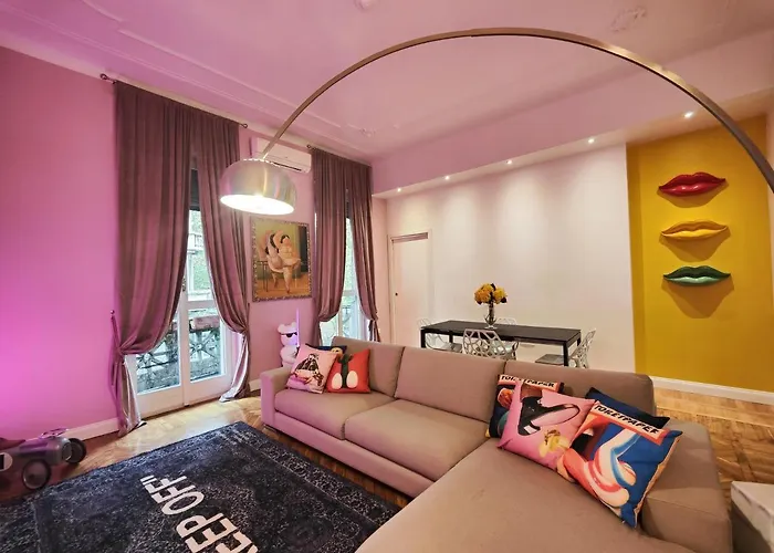 Designed Pop 2 Bedrooms, 2 Baths In Center - Wifi, Ac, Steps From Subway M1 And M2, Station And Airport Connected