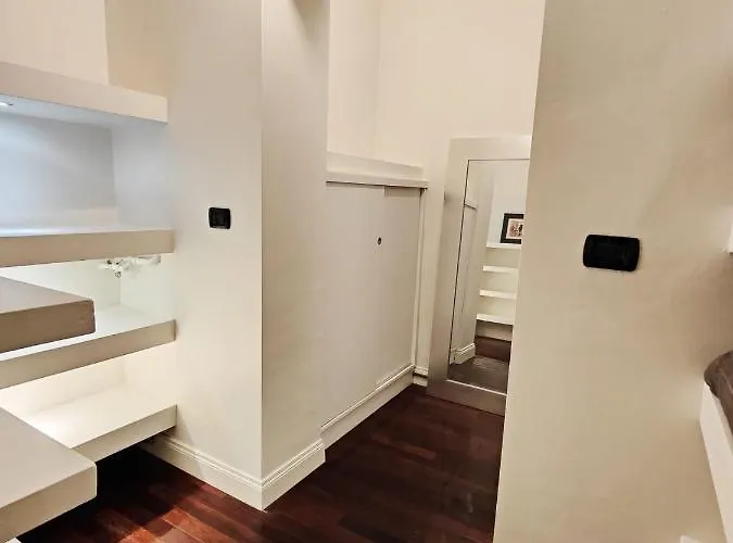 Apartment Designed Pop 2 Bedrooms, 2 Baths In Center - Wifi, Ac, Steps From Subway M1 And M2, Station And Airport Connected Mailand