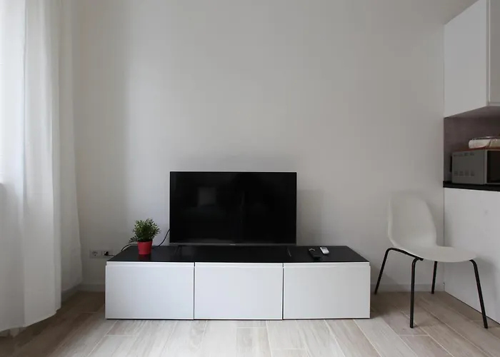 Lovely - Lovely Porta Romana Apartment *