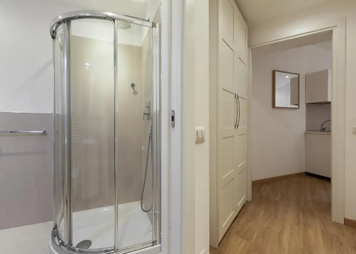 Guesthost - In The Heart Of Milano!