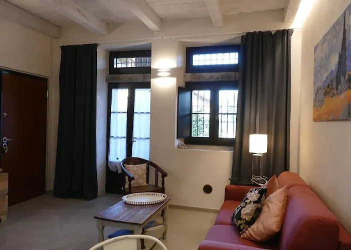 Naviglio Grande In *