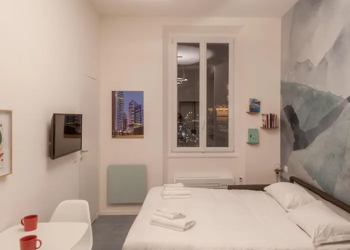 Bnbutler - Schiaparelli *