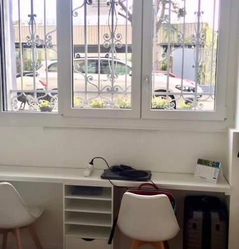 The Small White House In Milán