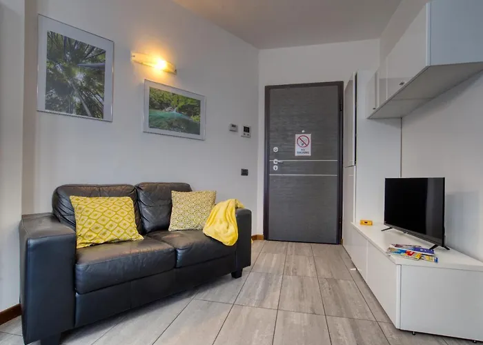 Guesthost - Casa Cherenel アパート