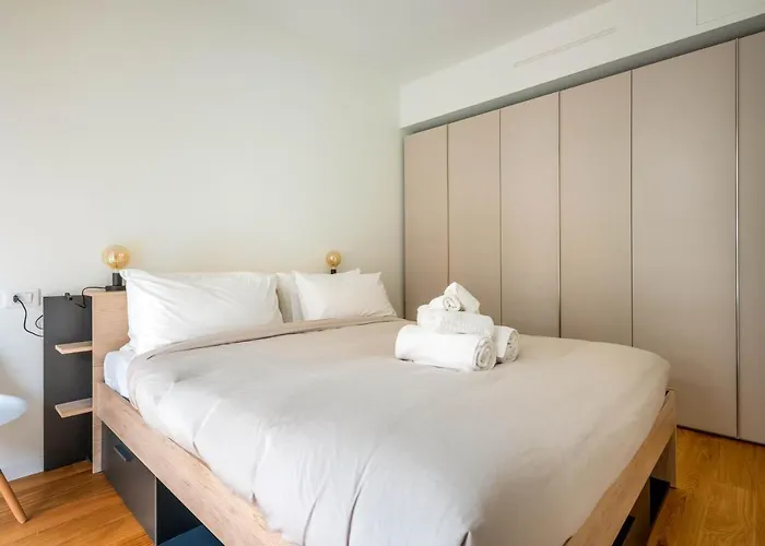 Luvi - De Rolandi - Il Cortile * Milán