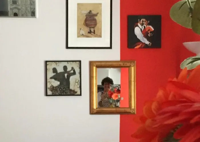 Rosso A Milano, Tranquillo, Vicino Allo Ieo Appartamento Milano