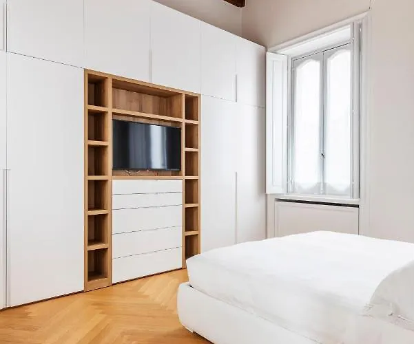 Fifty Eight Santo Stefano * Milaan