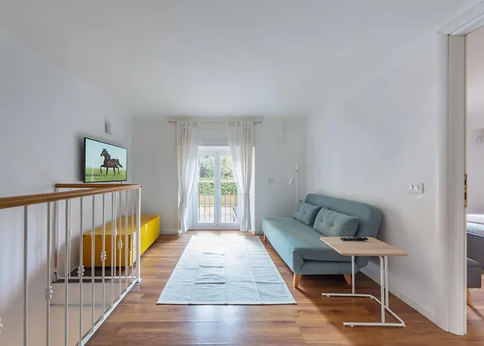 Guesthost - Cozy X4 - 600 M Far From M3 Affori Fn アパート