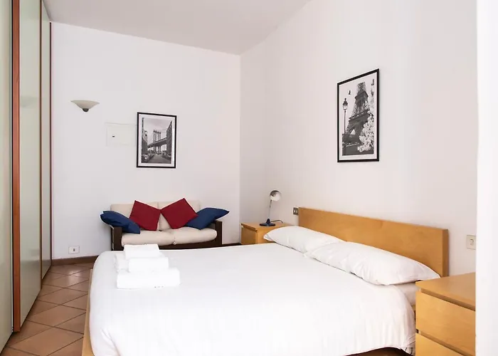 Youhosty - Mercato Big 16 * Milano