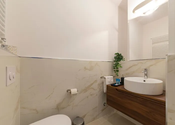 I Host - Val Strona * Milan