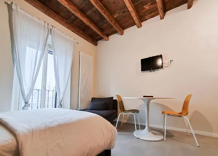 5mincorsocomo - Jolly - Typical アパート