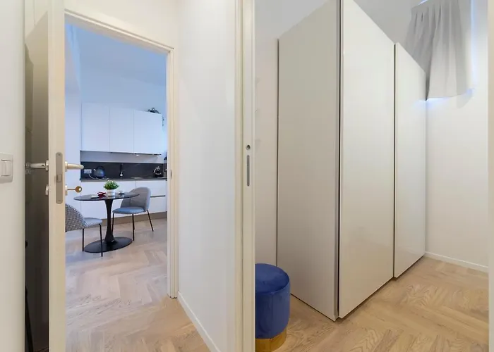 I Host - Val Strona Milan