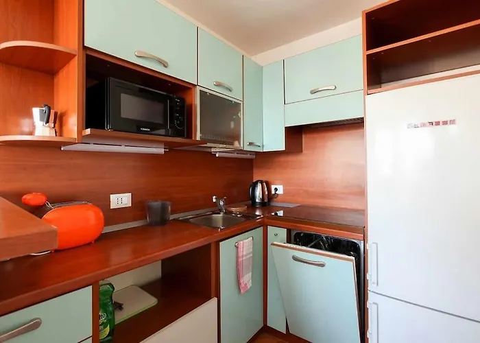 Corso Garibaldi 72 *