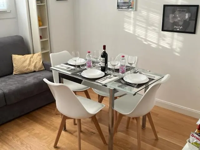 The Small White House In Apartmán Milán