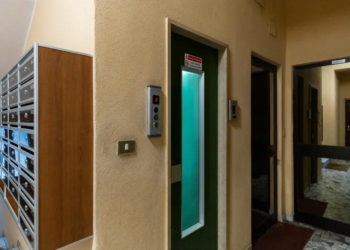 The - Floor Milánó