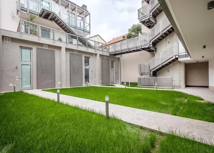 Luvi - De Rolandi - Il Cortile *