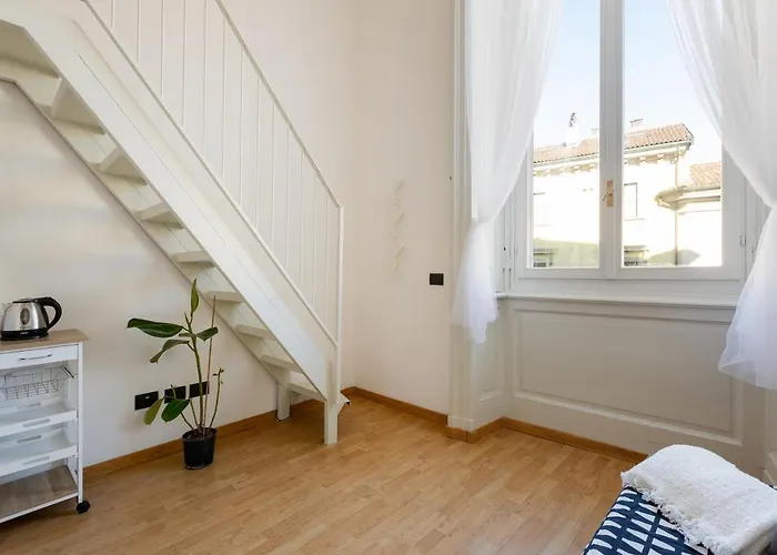 Guesthost - Apts Milano-corso Magenta *