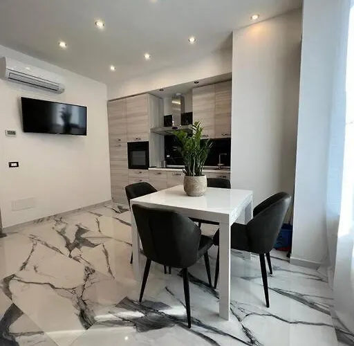 Luxury Carrara Apartment *