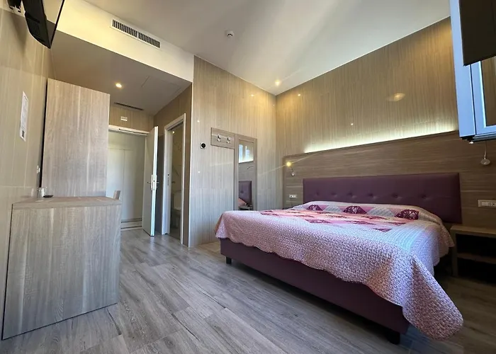 Midway Отель Милан