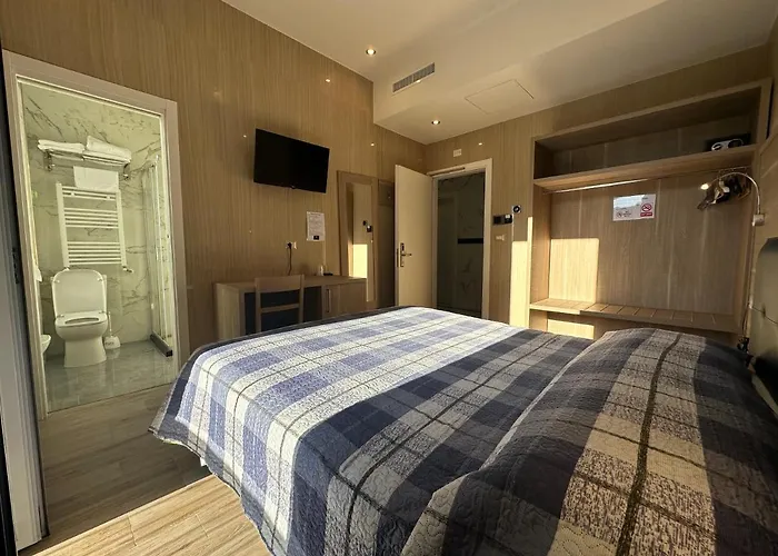 Midway Отель 3*