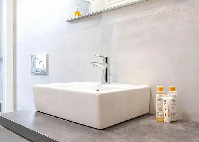 Guest Planet - Flat Near Bovisa Διαμέρισμα *