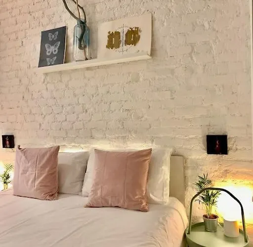 Stylish Flat In Porta Romana-fondazione Prada