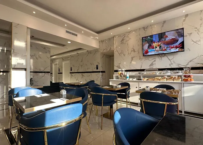 Отель Midway 3*