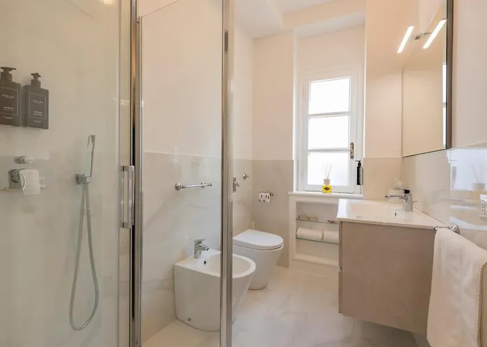 アパート ミラン ロイヤル スイーツ セントロ ドゥオーモ *