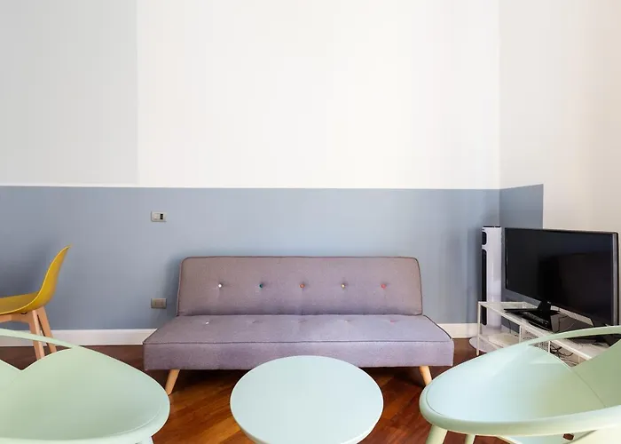 Guesthost - Near Piazza Firenze * Milano