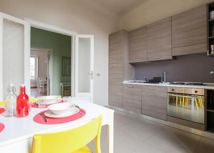 With Balcony - 50 M Far From Pagano M1 شقة ميلان