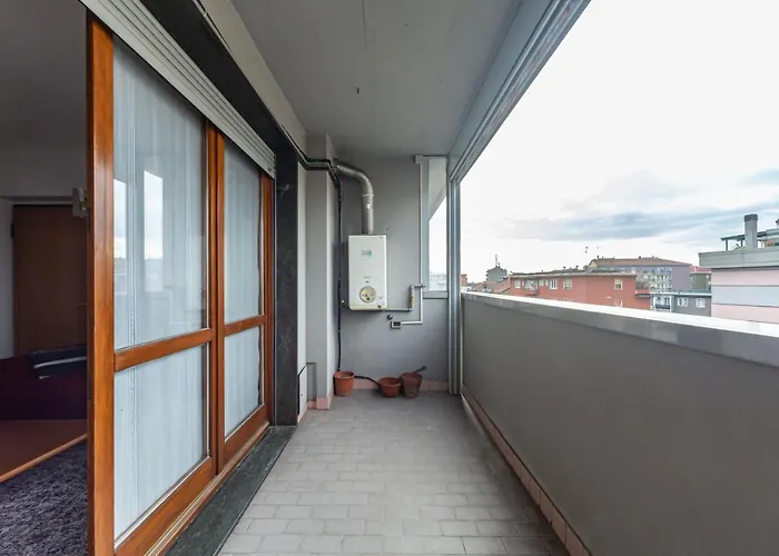 דירה Cozy - Private Parking & Terrace מילאנו