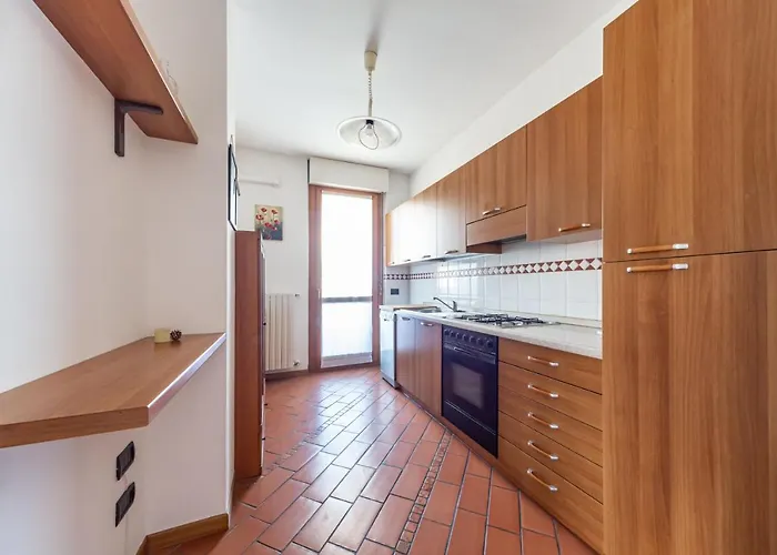 דירה Cozy - Private Parking & Terrace מילאנו