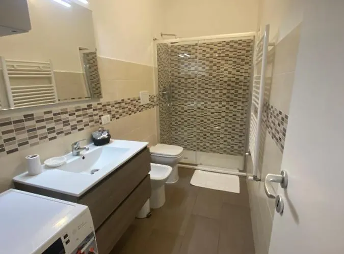 Stayeasy Fara12 - Station & Downtown Walking Distance *