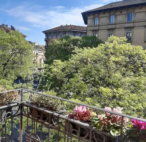 Peaceful In Porta Venezia 아파트 *