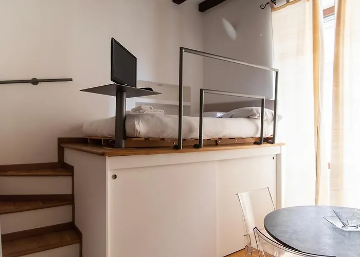 Youhosty - Rosales 1 * Milano