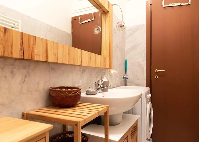 Youhosty - Rosales 1 *