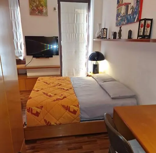 Osti 3 Beautifully Furnished ミラノ