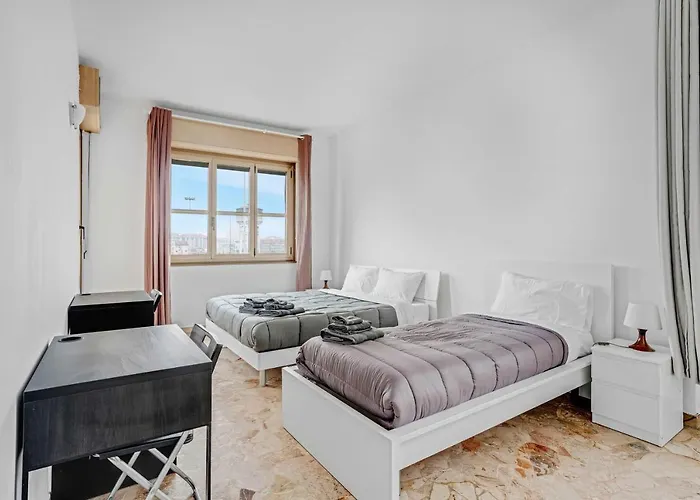 Cav9 - Large With Panoramic View -