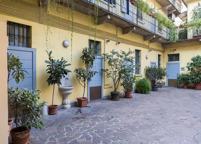 Voghera Fashion District 公寓