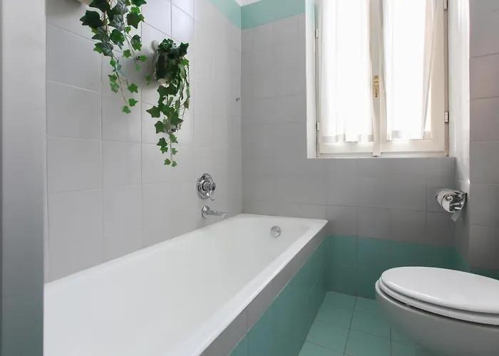 With Balcony - 50 M Far From Pagano M1 * Milán