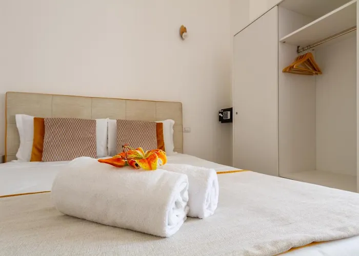 Flowers בית הארחה